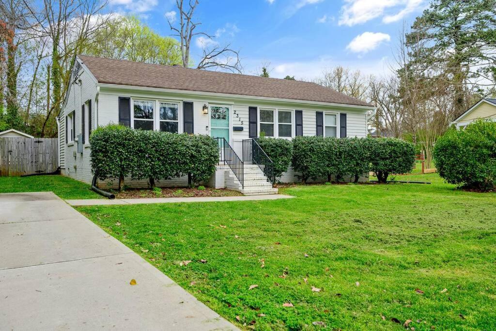 Cozy 3 Bedroom Cottage With Huge Fenced-In Yard Raleigh Exteriér fotografie