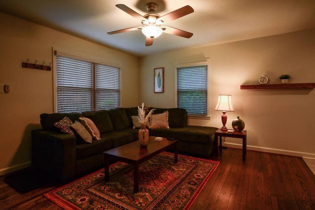 Cozy 3 Bedroom Cottage With Huge Fenced-In Yard Raleigh Exteriér fotografie